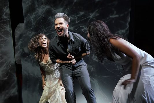 Alien auf Sinnsuche – David Bowies Musical „Lazarus“ im Musiktheater